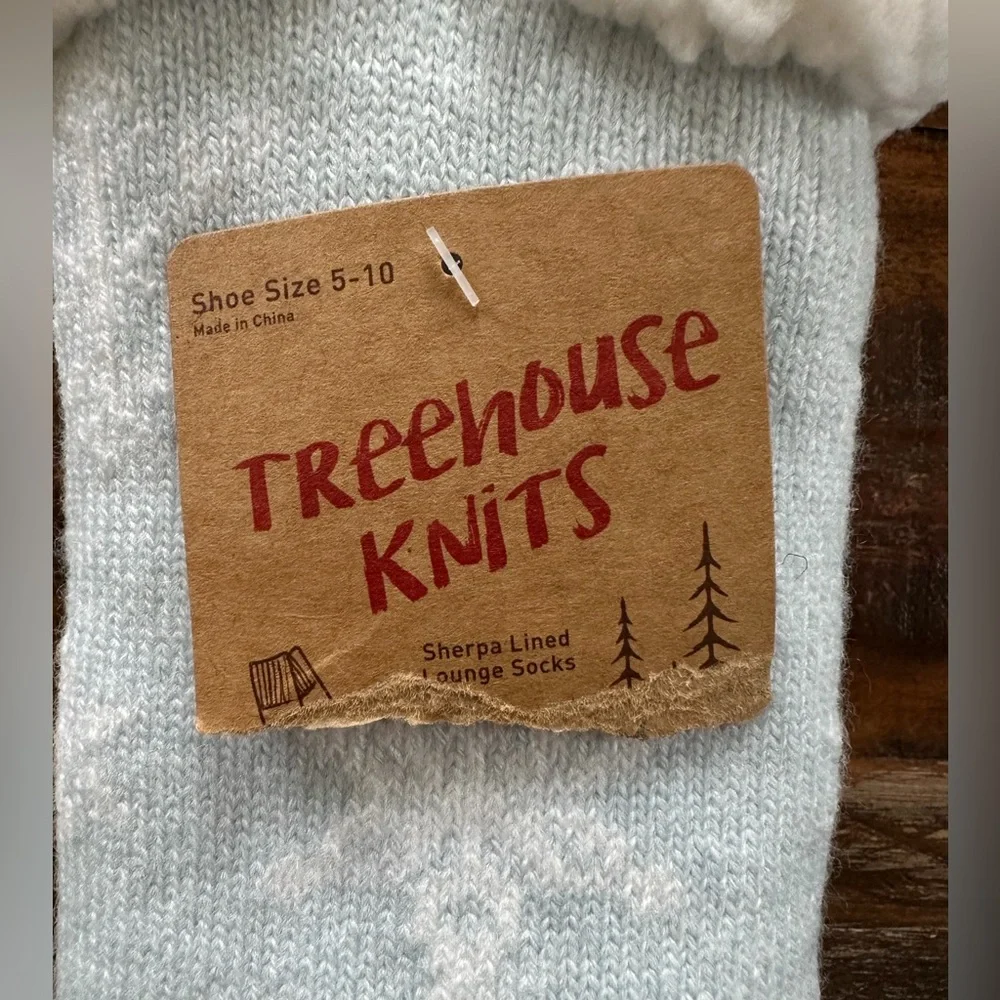 NWT Treehouse Penguin Sherpa Lined Shoe Size 5-10 Lounge Socks | SKU 1001